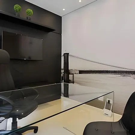 Studio prox shopping Curitiba Wifi, TV a Cabo e ar by UROOMS-2